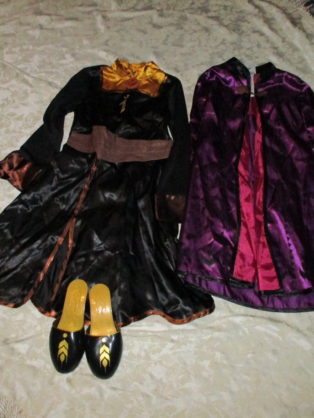 Disney Collection Frozen 2 Anna Costume dress & Cape 5-6 shoes